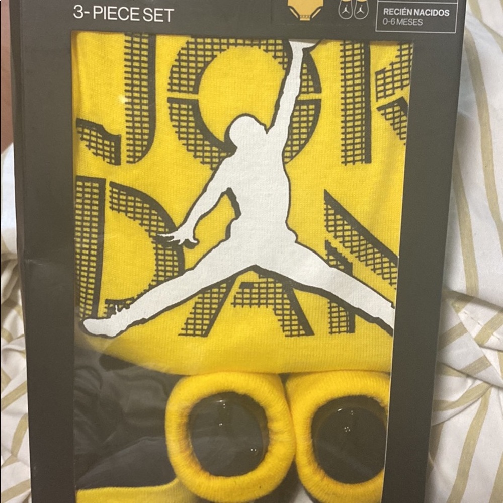 0- 6 month air Jordan 3 piece set !! Comes with onsie , hat , and booties !!